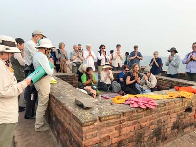 rajgir-vulture-peak-devotion rajgir-vulture-peak-devotion