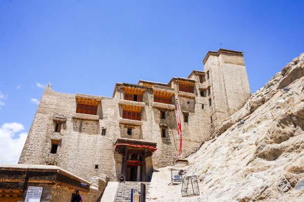 ladakh-leh-palace-entrance
