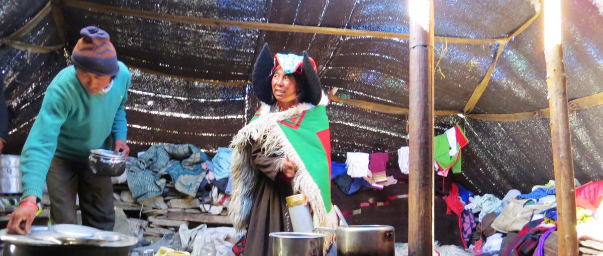 ladakh-making-yak-butter-tea