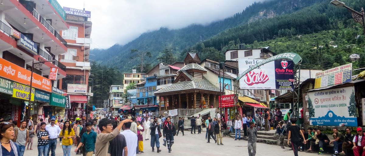 manali-main-street