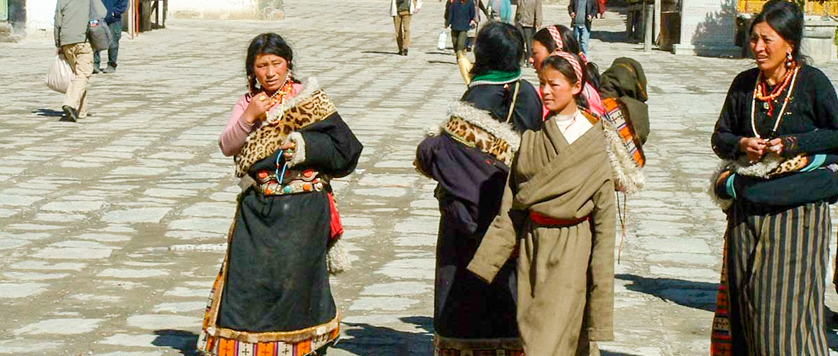 tibet-shigatse-ladies