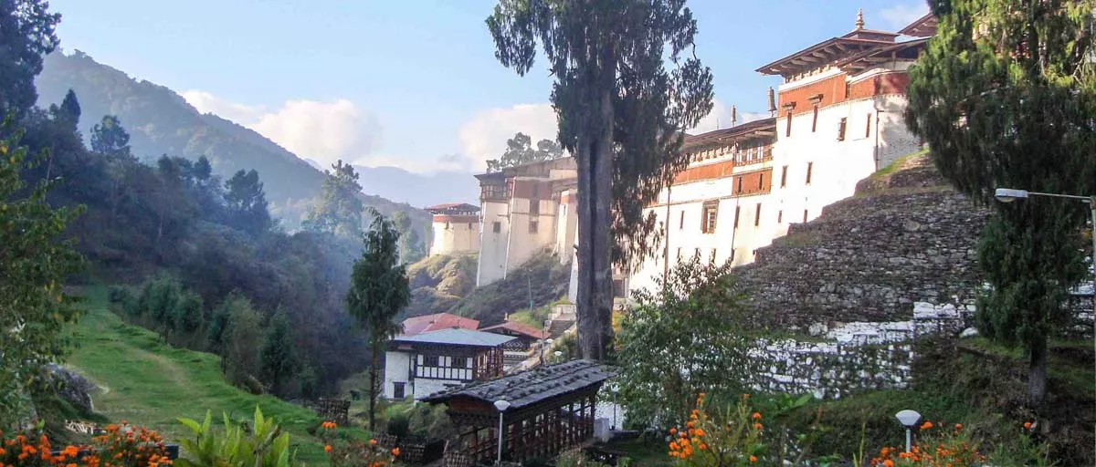 xbhutan-trongsa-dzong.jpg.pagespeed.ic.Q07aPLAHVq