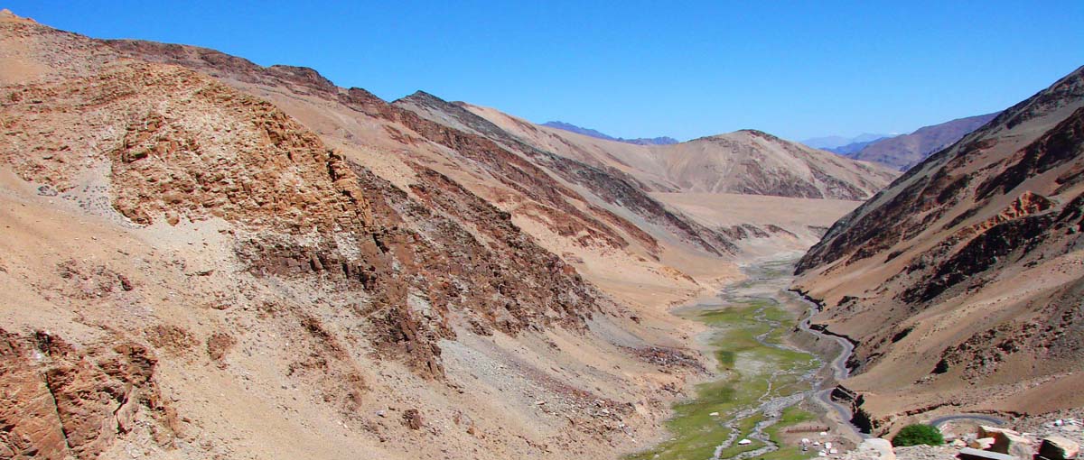 xladakh-down-to-indus.jpg.pagespeed.ic.xWVR-YhqHP