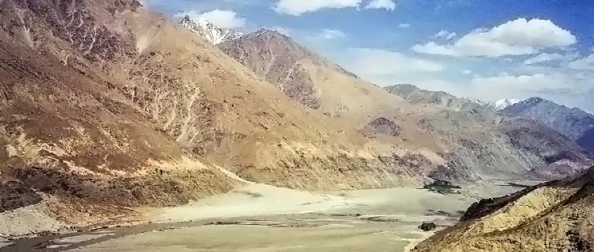 xladakh-shyok-river-valley.jpg.pagespeed.ic.FdDm9JtSwa